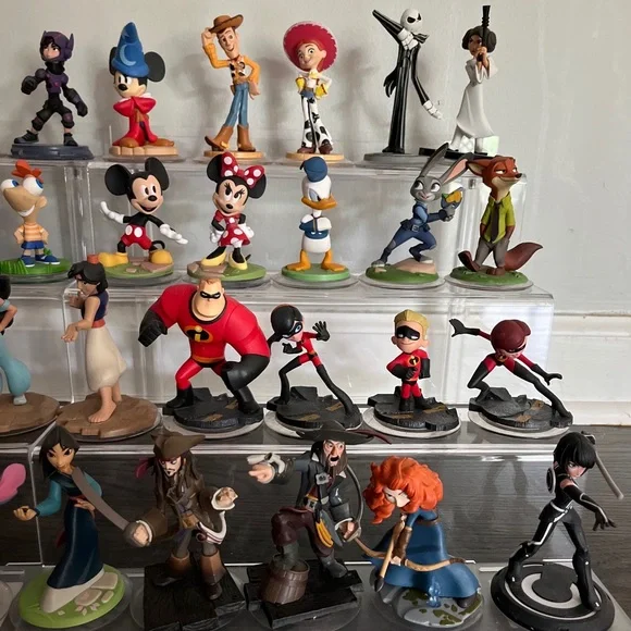 Huge 40 Figure Disney Infinity Lot